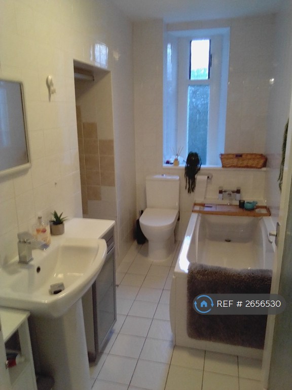 3 bedroom flat in Roseangle, Dundee, DD1 (3 bed) (#2656530)