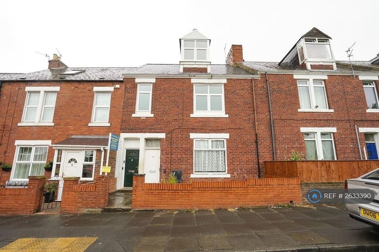 5 bedroom flat in Stuart Terrace, Gateshead, NE10 (5 bed) (#2633390)