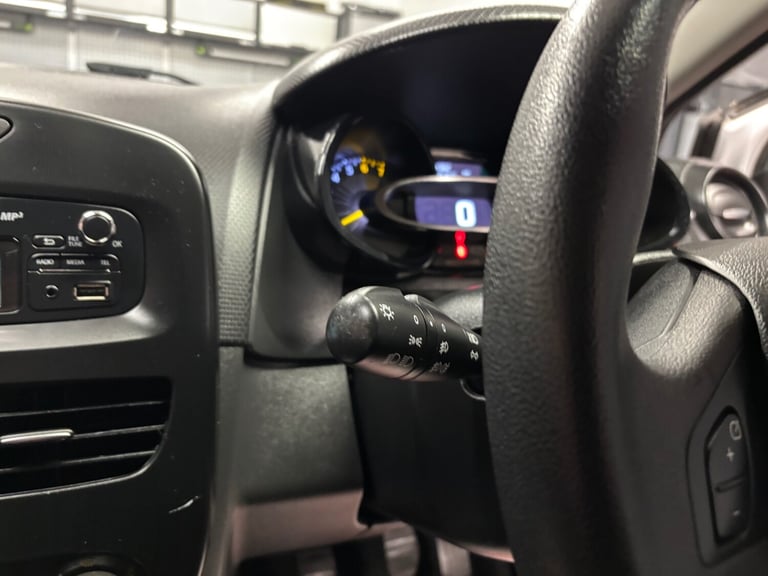 2016 Renault Clio 1.2 16V Play 5dr HATCHBACK Petrol Manual