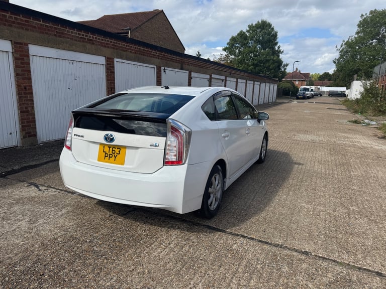 2024 Toyota Prius  Hybrid Electric Manual
