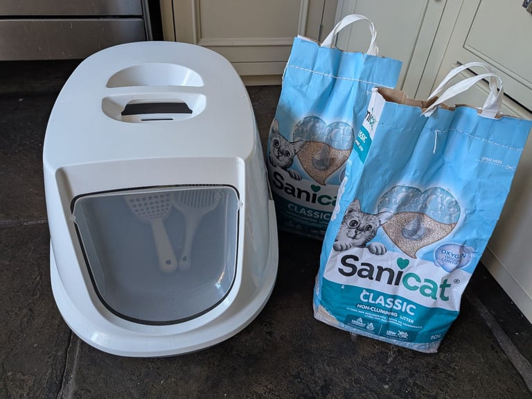 Cat litter tray plus litter and scoops