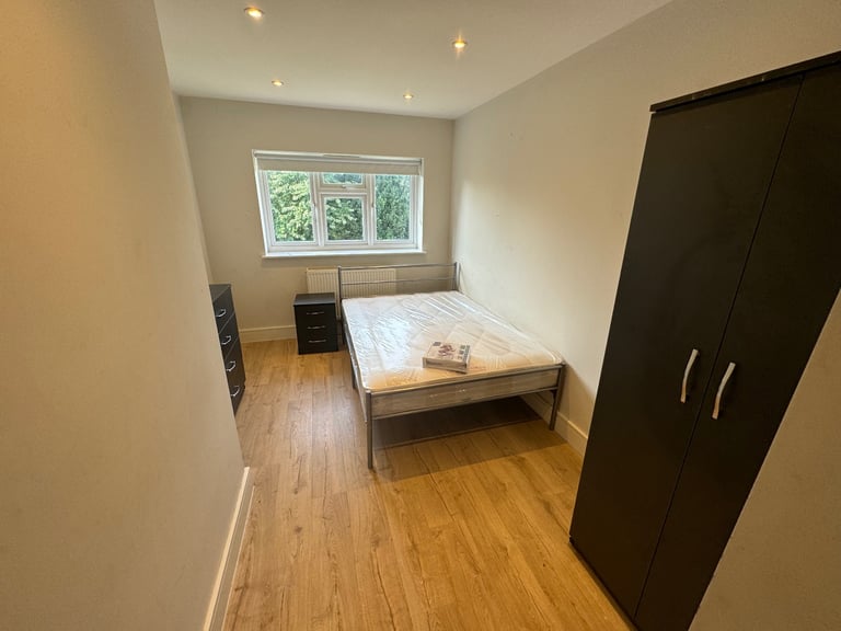 Double bedrooms for rent in 6-Bedroom House Share – Bills Included