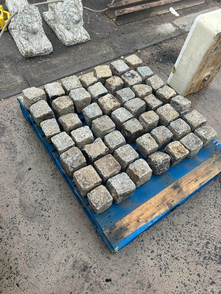 Castledawson 700 NEW octagon chimney pots 