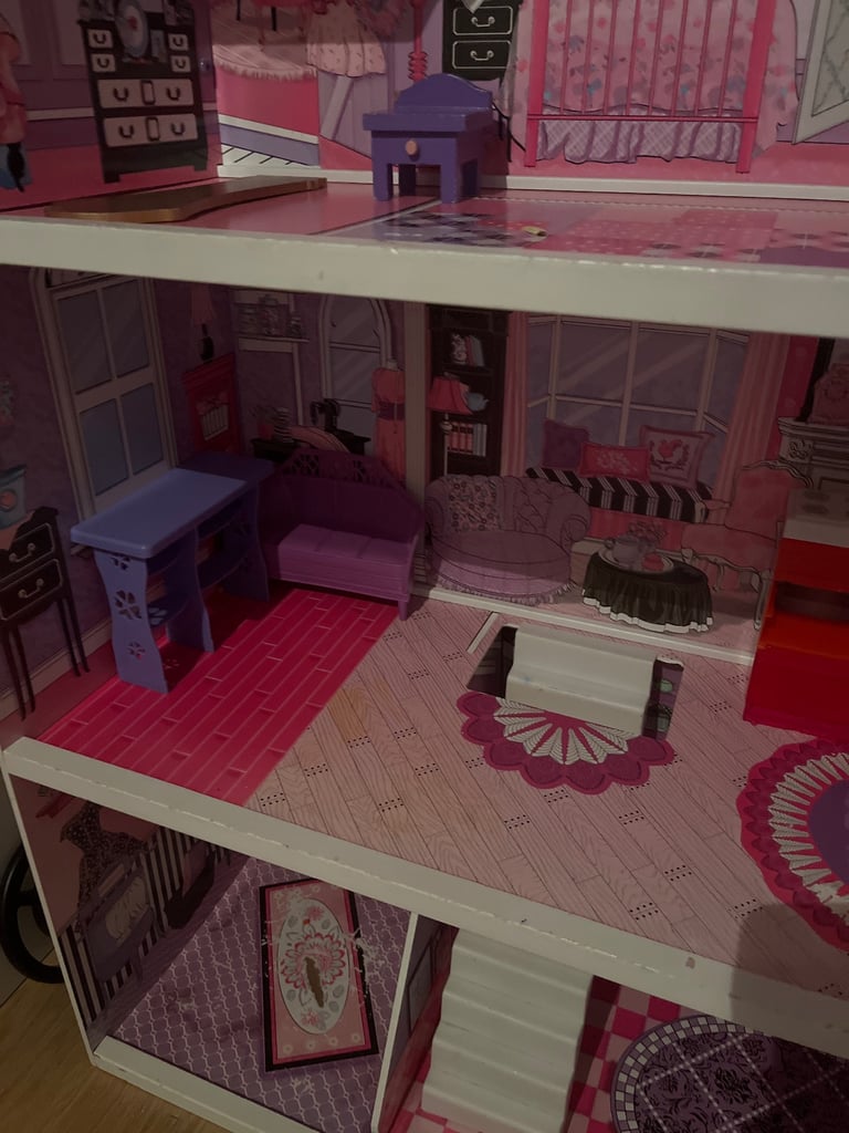Large Dolls Play House