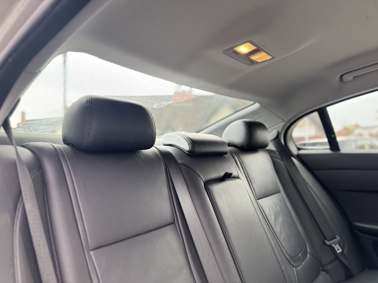 2012 Jaguar XF 3.0d V6 Luxury Saloon 4dr Diesel Auto Euro 5 (240 ps) Saloon Diesel Automatic