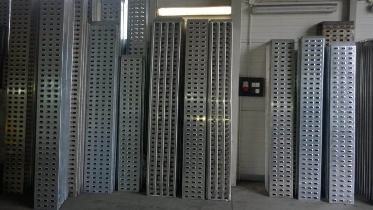 BRAND NEW 3M ALUMINIUM PUNCHED DECKING RAMPS FOR RECOVERY TRUCKS 2500KG