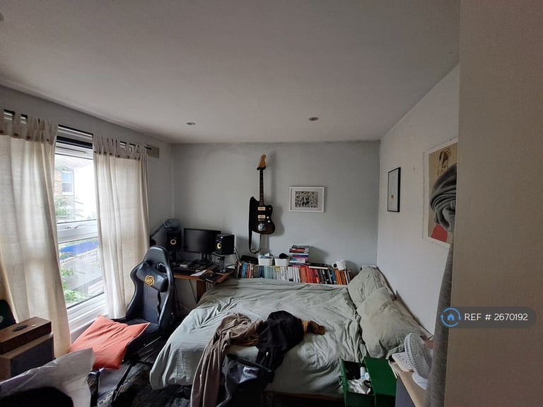 3 bedroom house in Jennings Road, London, SE22 (3 bed) (#2670192)