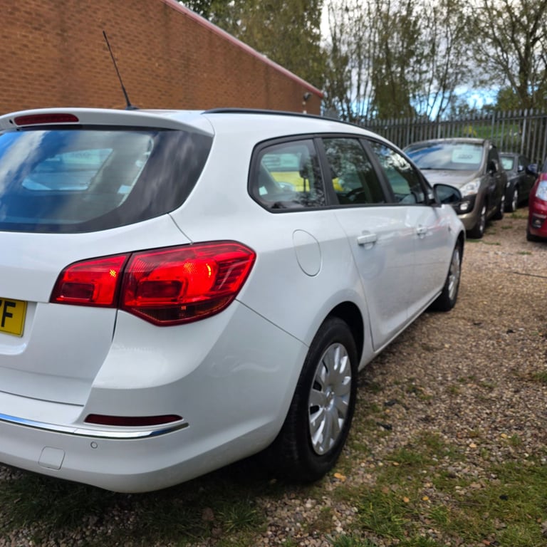 VAUXHALL ASTRA J ESTATE EXCLUSIV FACELIFT MODEL 1.7 DIESEL 110 BHP YEAR 2013 £20 ROAD TAX HPI CLEAR!
