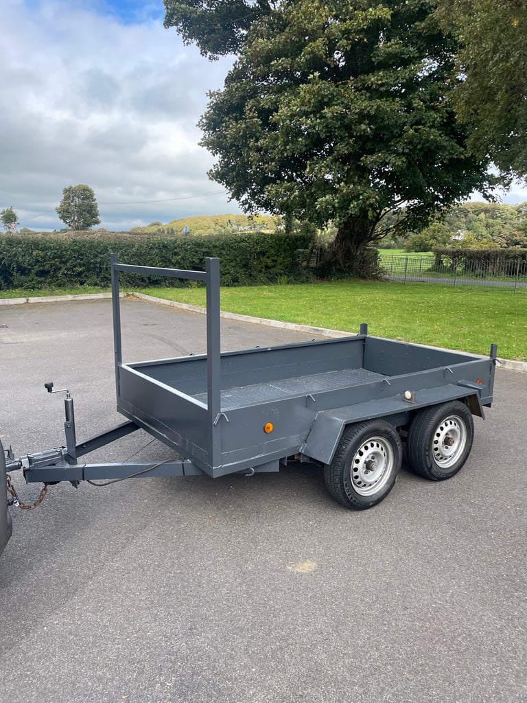 Steel trailer with brakes