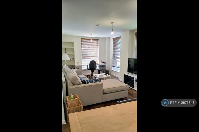 2 bedroom flat in Rosenburg Road, London, W3 (2 bed) (#2676343)