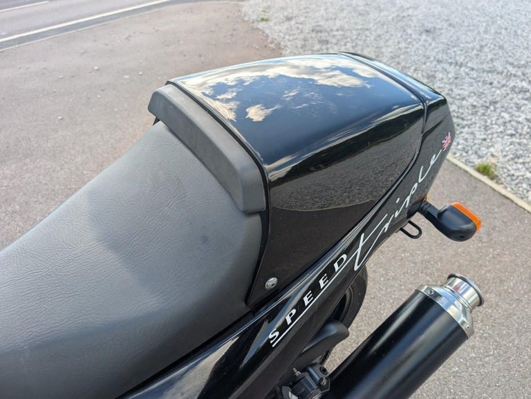 TRIUMPH SPEED TRIPLE 750