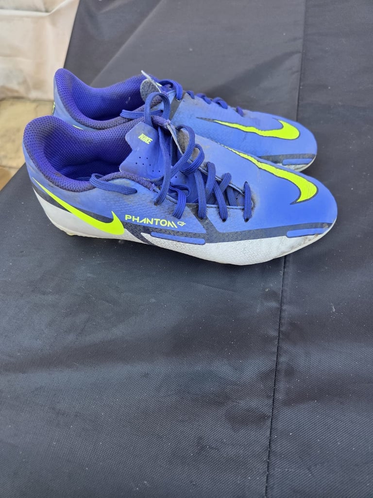 Football boots UK 1.5
