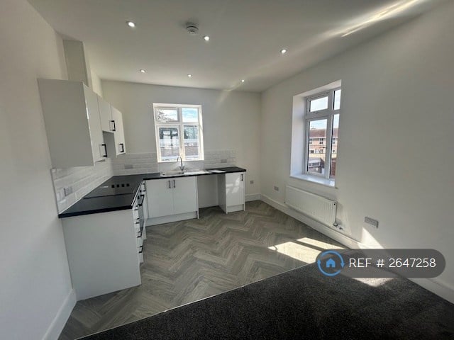 2 bedroom flat in Coates Road, Gosport, PO12 (2 bed) (#2647258)