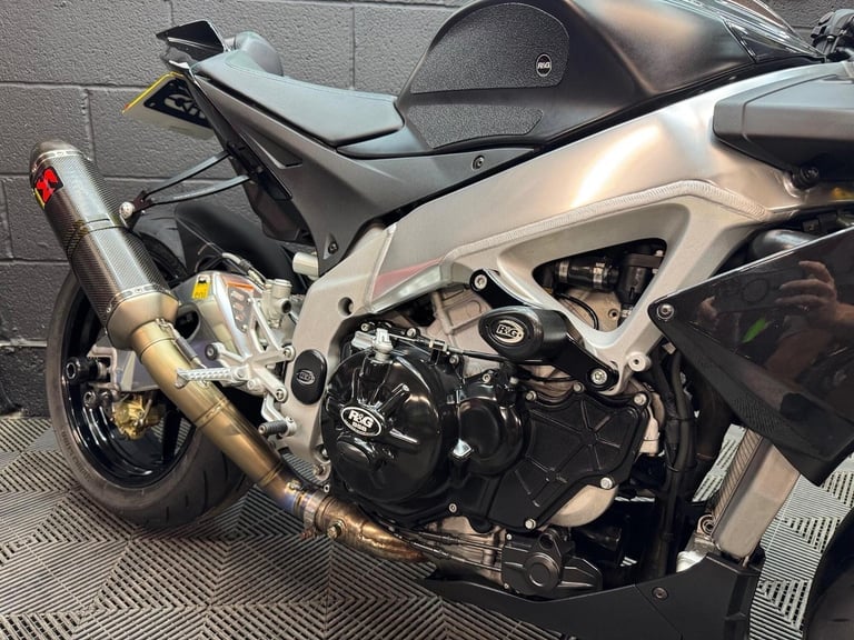 2011 Aprilia Tuono 1000 V4 1000 V4 R APRC Petrol Manual (165 bhp)