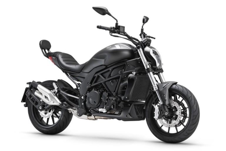 Benelli 502 C Cruiser Custom Motorcycle 500cc A2 Low Seat Like Ducati Diavel