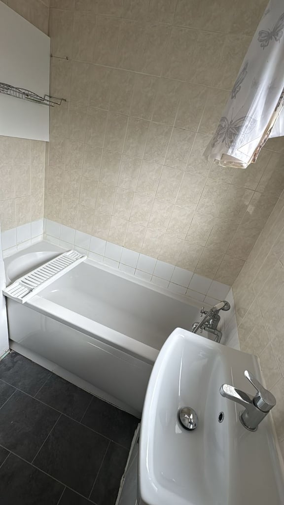 2 bed detached house