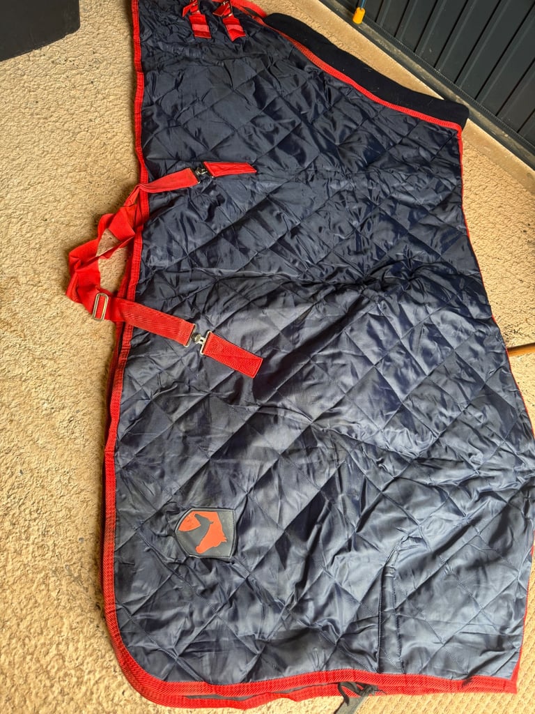Requisite 6’6” Quilted Stable rug - Navy and red