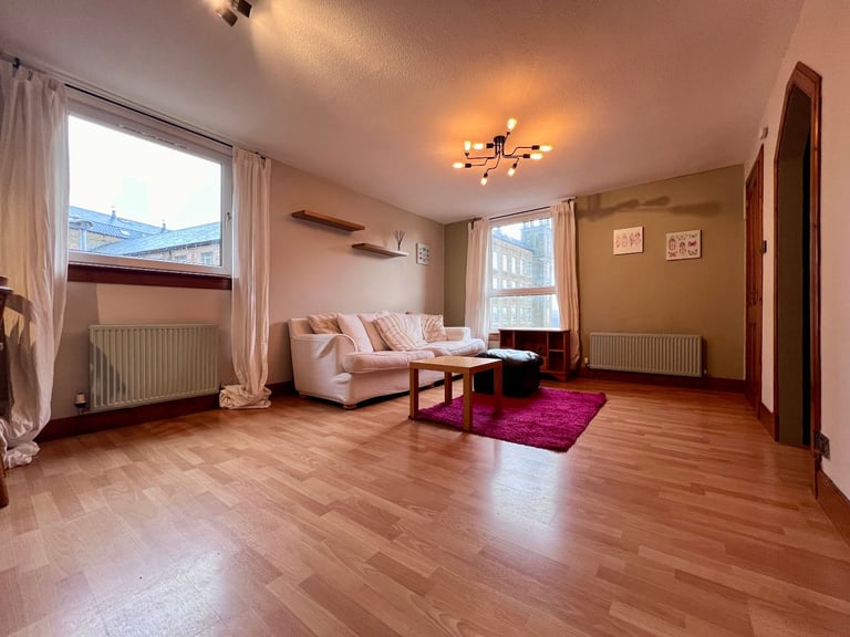 In City Centre Two-Bedroom Flat Maisonette (Two storeys) with Private Garden & Main Door Access