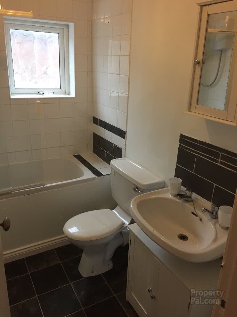 2 bed mid-terrace House Donegal Road Area