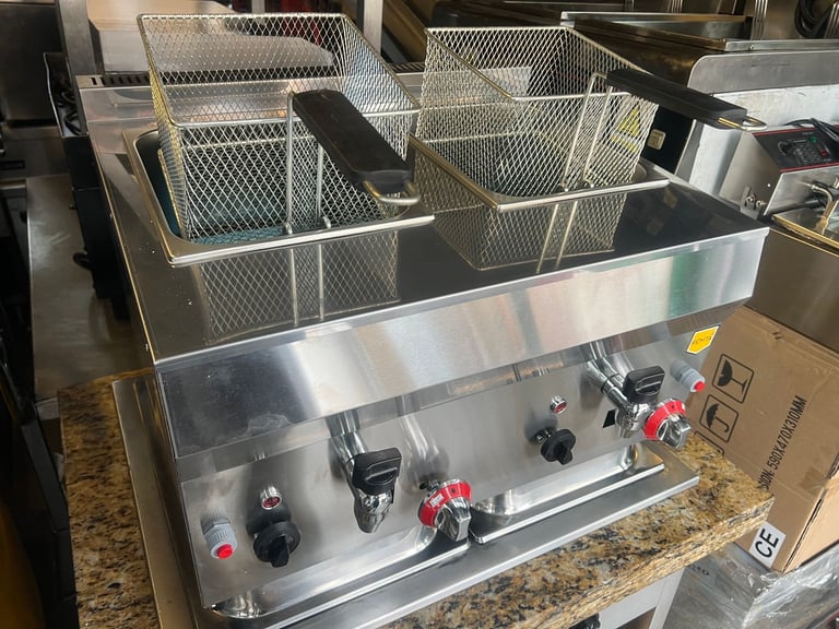 NEW GAS TWIN TANK FRYER CATERING COMMERCIAL KITCHEN CAFE KEBAB BBQ KITCHEN 