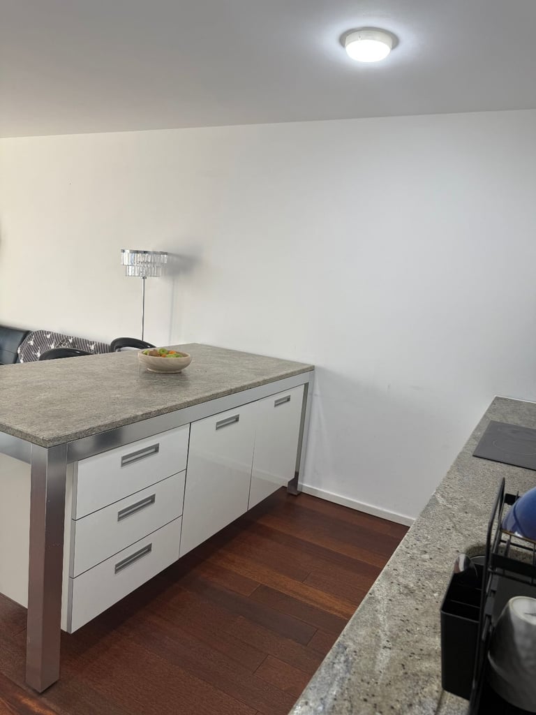 Modern Double Room in the Heart of Birmingham City Centre – All Bills Included!