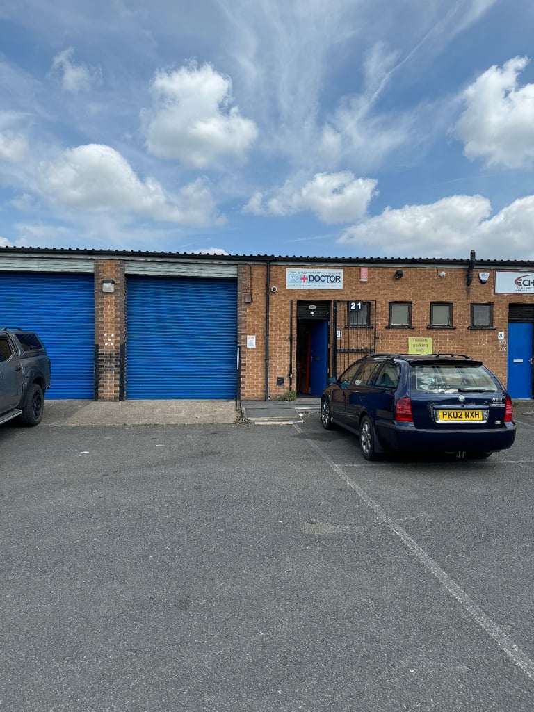 Small secure unit with parking, 750SQF WITH car park in a great location NG7 2AB 