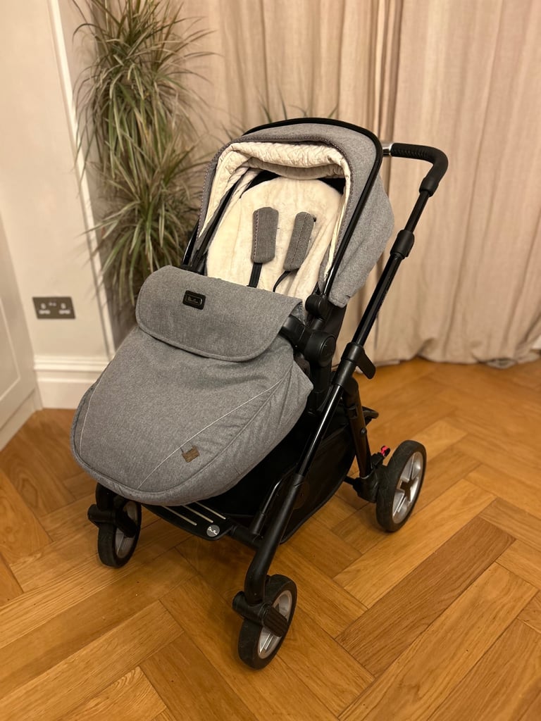 Stylish Limited Edition Silver Cross Pram/ Pushchair, grey with stunning fur liner
