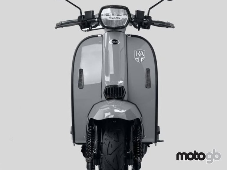 ROYAL ALLOY GT 125cc A Modern Classic Retro Automatic Moped Scooter