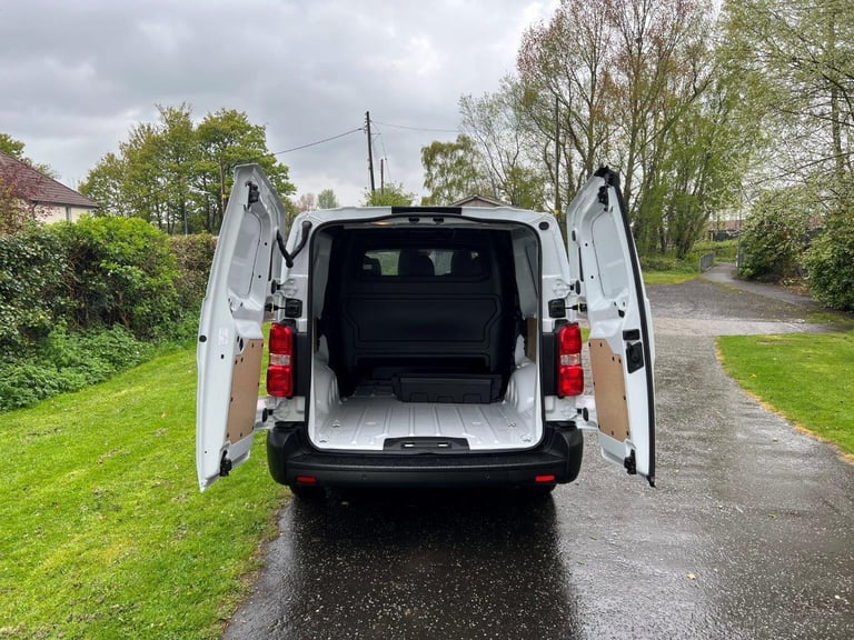 November 2024 Vauxhall Vivaro 2.0 3100 Prime XL Crew (145) Double Cab – 5 Seater