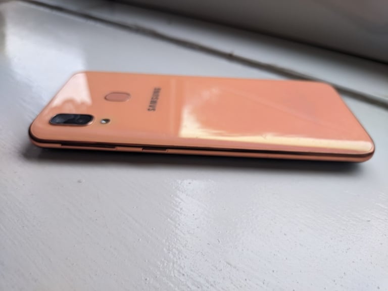 Samsung A40 A405FN/DS Coral Unlocked for PARTS ONLY !!!