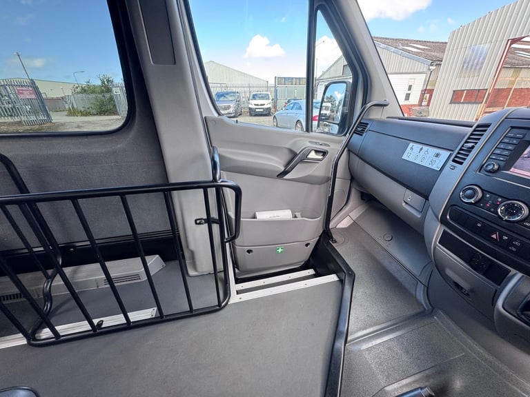 Mercedes Sprinter 314 MWB 13 Seat Minibus. Aircon. Auto. FSH. Reverse Cam. 