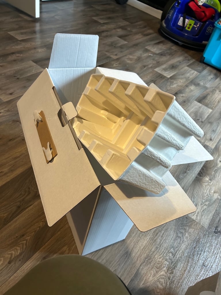 Ps5 Disc Version 825gb *Boxed* with 2 games 