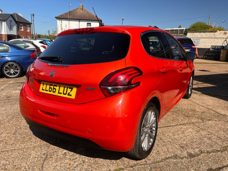 2016 Peugeot 208 1.2 PureTech Allure Euro 6 5dr HATCHBACK Petrol Manual
