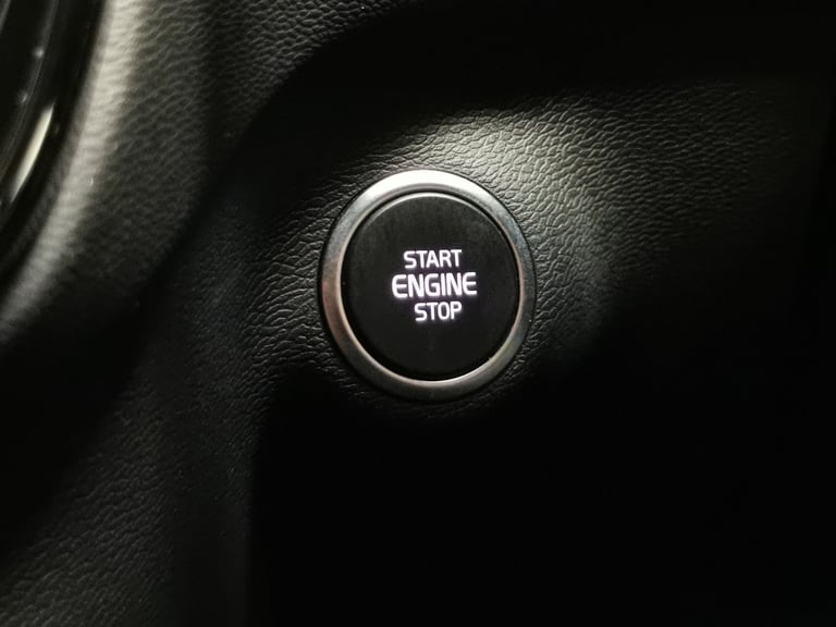 2022 Volvo XC40 1.5h T4 Recharge 10.7kWh Plus SUV 5dr Petrol Plug-in Hybrid Auto Euro 6 (s/ Suv P...