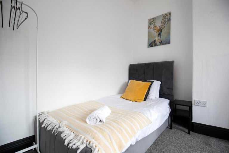  STUNNING 3-BEDROOM APARTMENT – FULLY FURNISHED – EX-AIRBNB QUALITY on Faraday grove - NE8 4UL