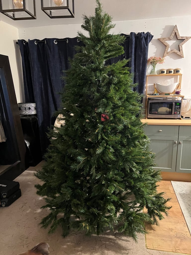 7 ft  Christmas tree