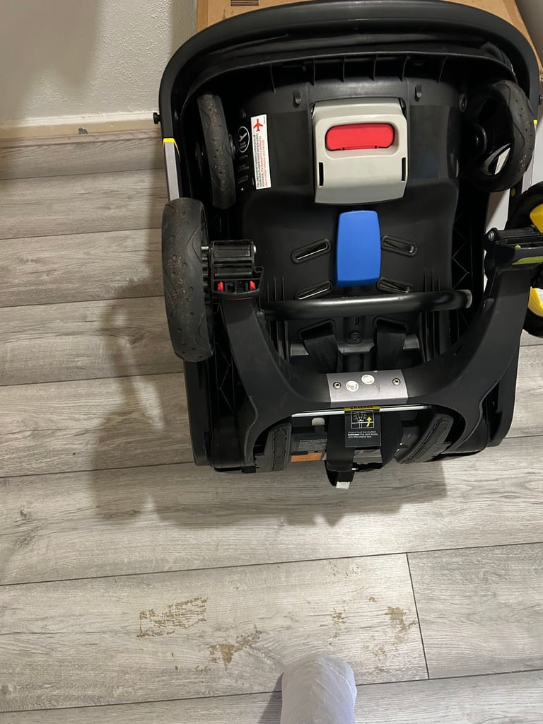 Doona Car sit and baby push chair