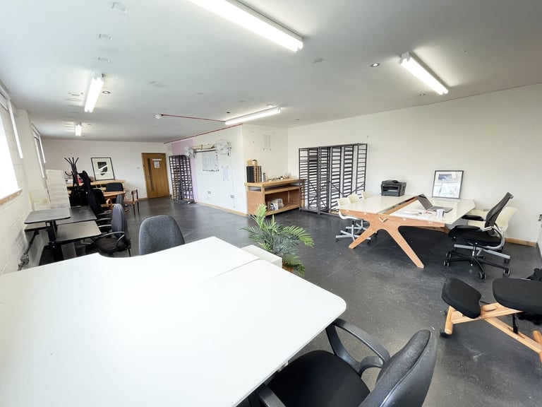Large Office | Creative Space | Artist Studio | Commercial Unit | Beauty | Desk in Hackney London E9