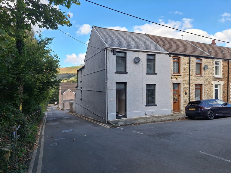 3 bedroom end terrace house Cwmavon 