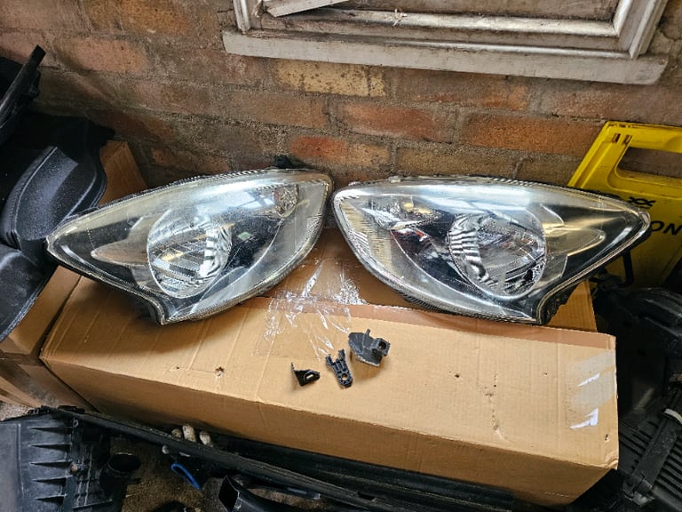 image for 2015 NISSAN MICRA BREAKING HEADLIGHTS 