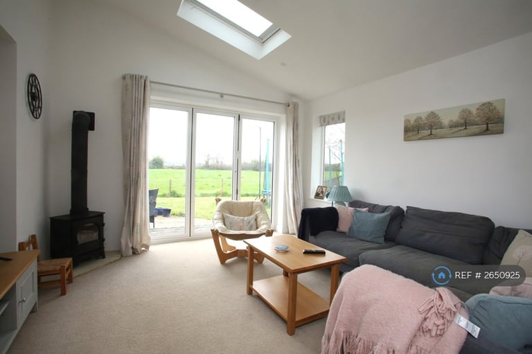 5 bedroom house in The Cedars, Lea, Nr Malmesbury, SN16 (5 bed) (#2650925)