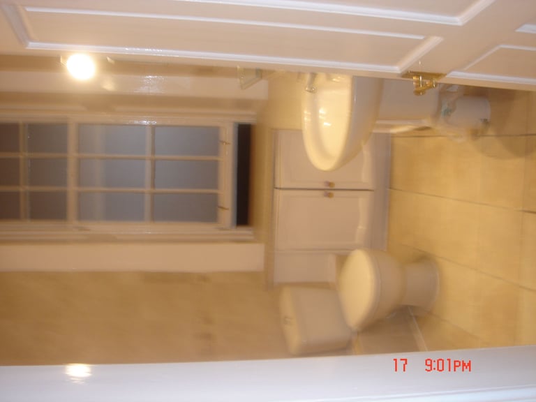 CITY CENTER LUXUARY DOUBLE ROOM ALL BILLS INCLUDED NEAR PRINCESS STREET 