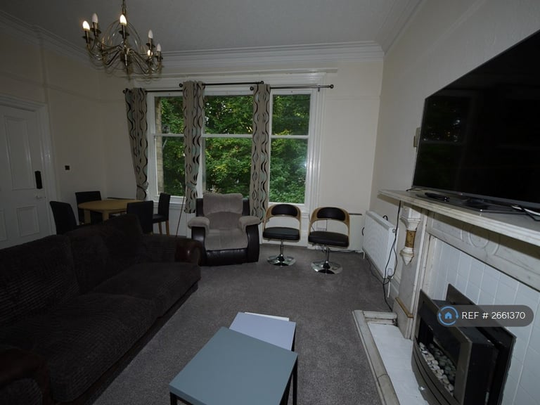 2 bedroom flat in North Hill Road, Leeds, LS6 (2 bed) (#2661370)