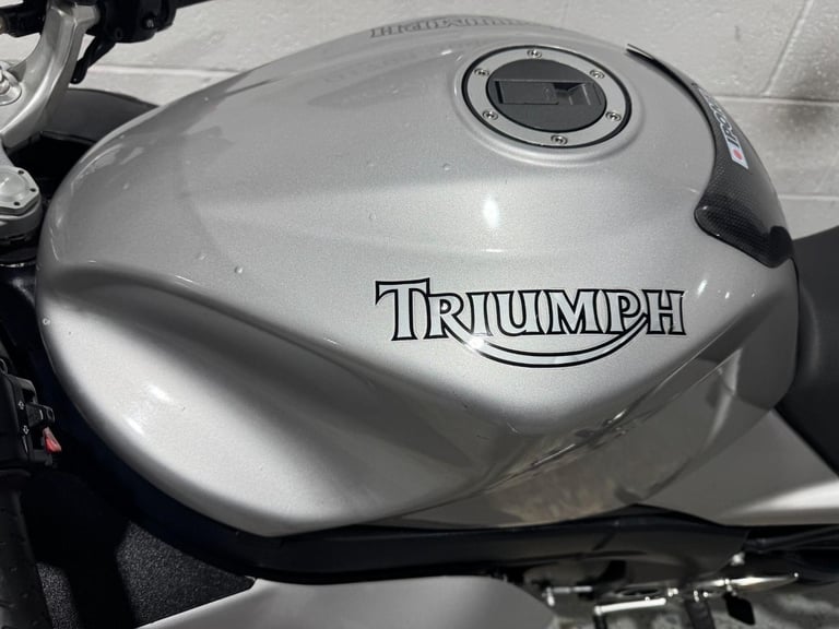 2005 Triumph Sprint ST 1050