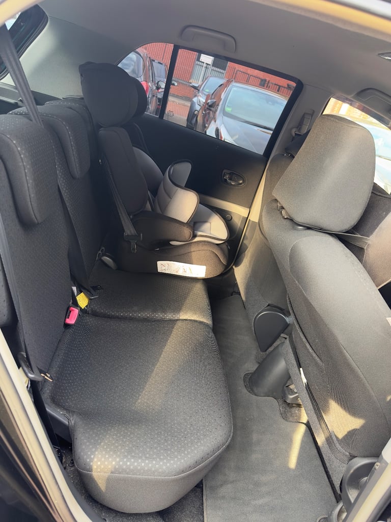 Toyota, YARIS, Hatchback, 2011, Semi-Auto, 1329 (cc), 5 doors