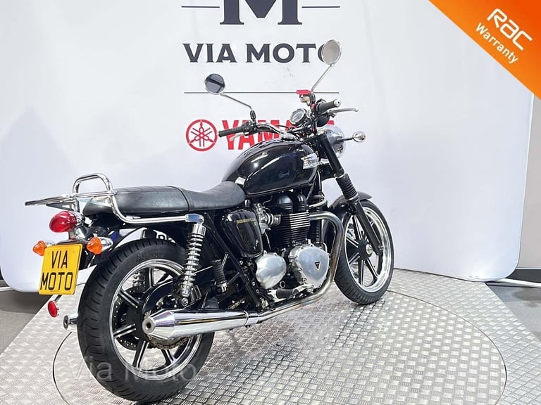 TRIUMPH BONNEVILLE 865 - 2011 - 1900 miles