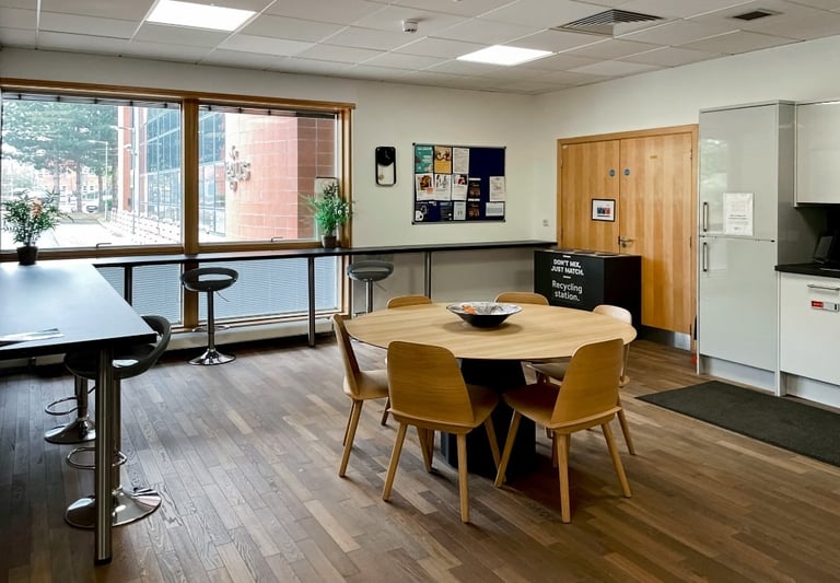 Edinburgh - EH12 9DQ, 2 Desk serviced office to rent at 4 Redheughs Rigg