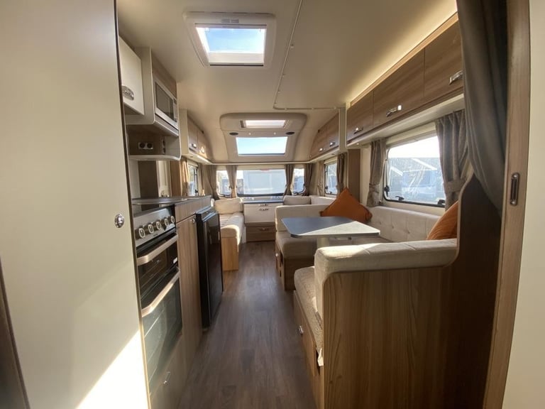 2022 SWIFT SPRITE SUPER QUATTRO FB TOURING CARAVAN