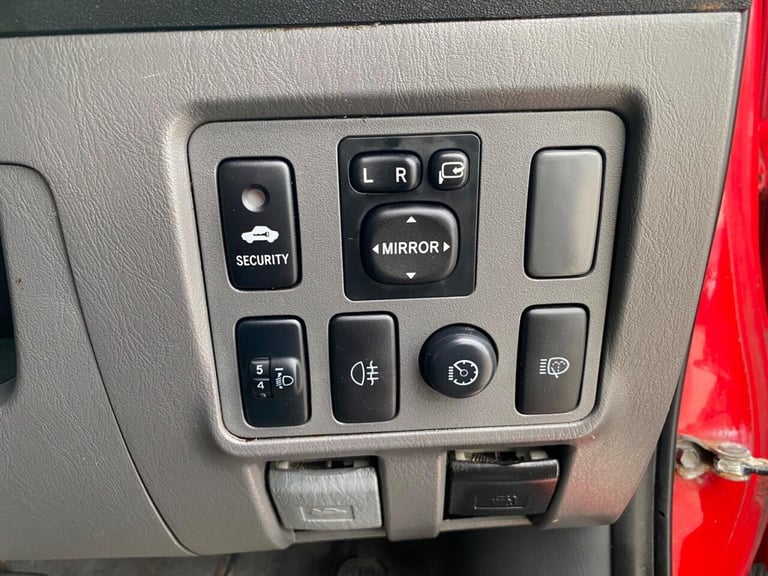 2013 Toyota Hilux Invincible D/Cab Pick Up 3.0 D-4D 4WD 171 PICK UP DIESEL Manual