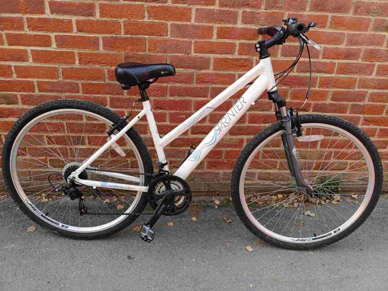 image for Lightweight Aluminium Apollo Sprinter Hybrid bike in good condition with front suspension 